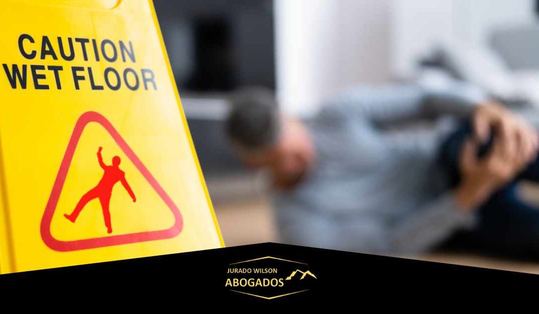 ¿Cuándo se puede solicitar una indemnización por caída y cómo reclamarla?